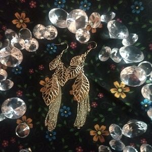 BOGO FREE 👀💳🛍️ Nwt earrings